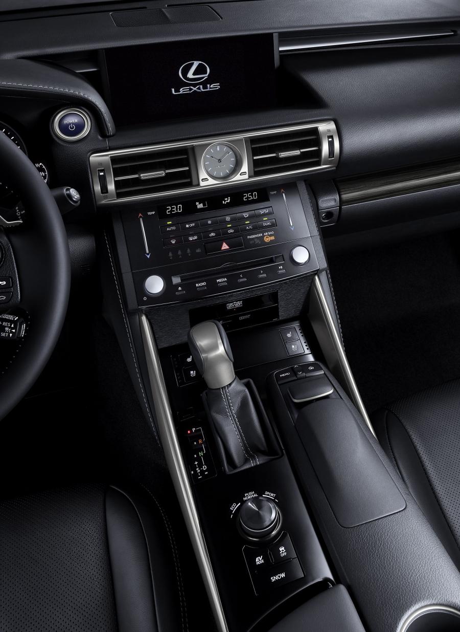  Lexus IS300h 2013 года  (фото 6 из 26)